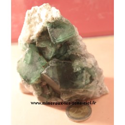 bloc de pierre fluorite verte brut du madagascar