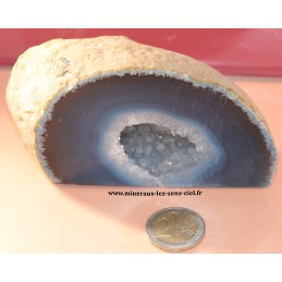 géode en pierre  agate bleue poili