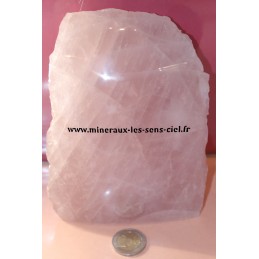 bloc de pierre brut poli quartz rose du Madagascar