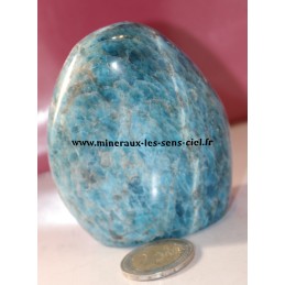 bloc de pierre apatite bleue poli du Madagascar