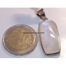 pendentif en pierre de lune sur argent