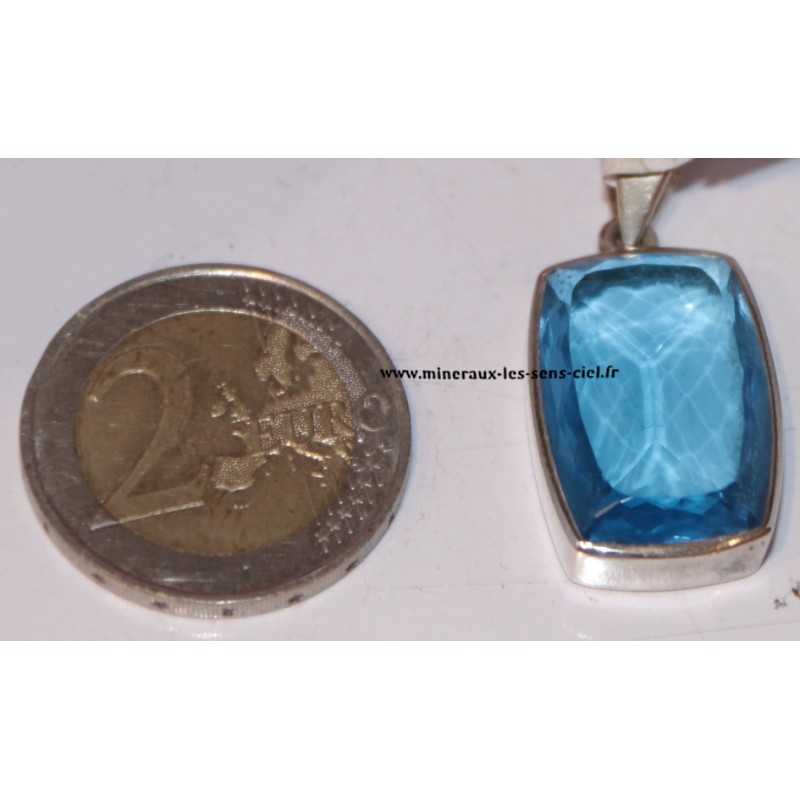 pendentif swiss blue topaze bleue